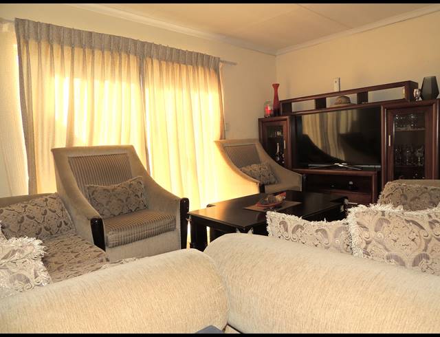 2 BEDROOM APARTMENT FOR SALE IN WILLOWBROOK